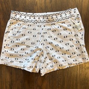 Anthropologie- women’s size 4 - black and white embroidered shorts.